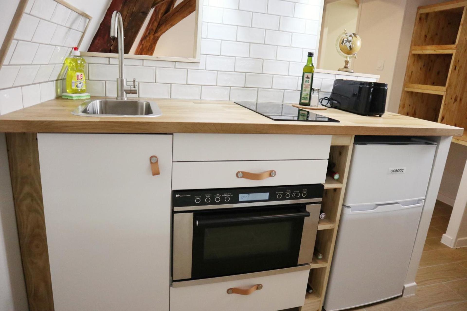 Kitchen or kitchenette