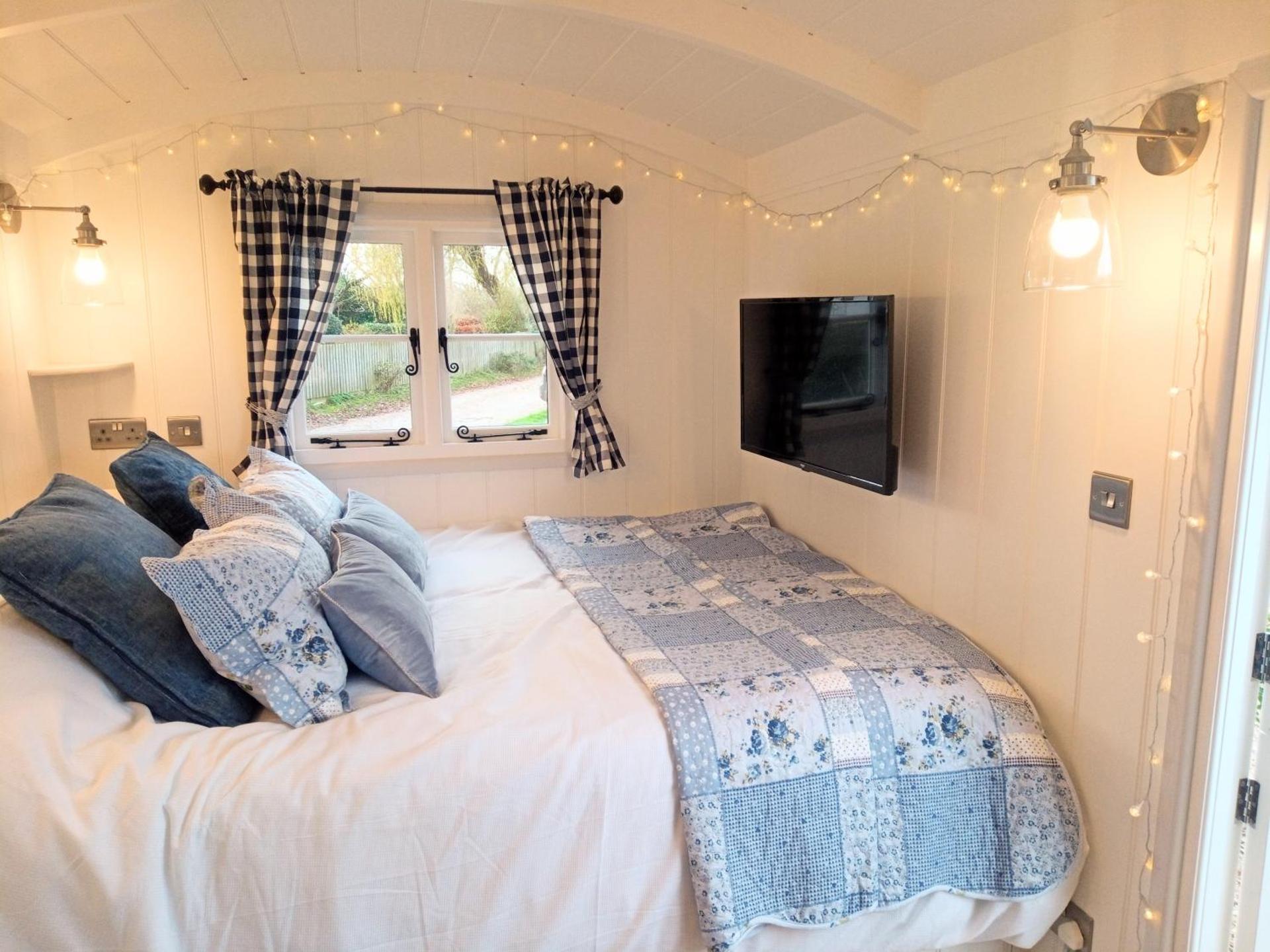 Yew Tree View Luxury Shepherd's Hut