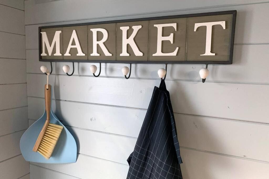 Cosy, Self-Contained Garden Room in City Centre!