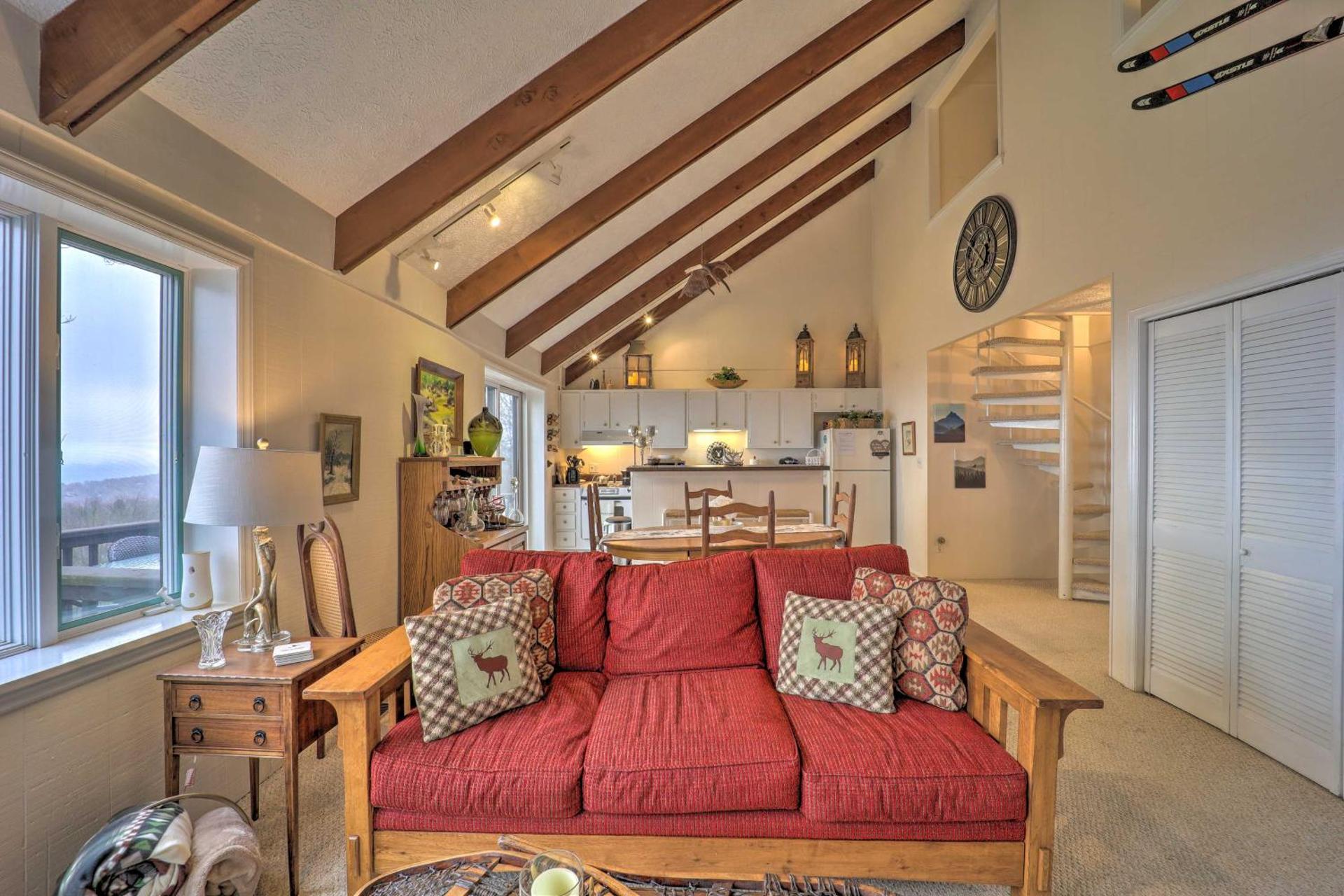 Beautiful Beech Mountain Condo with Private Balcony!