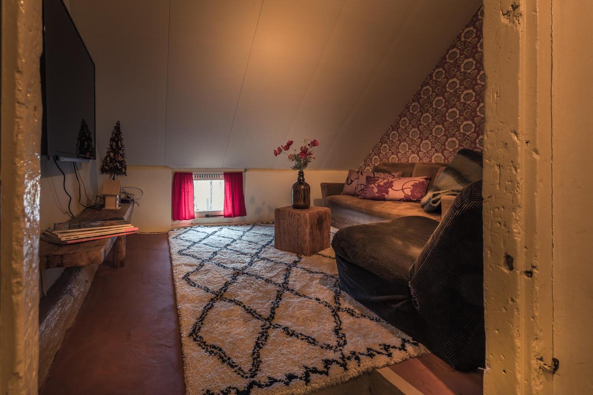 Communal lounge/ TV room