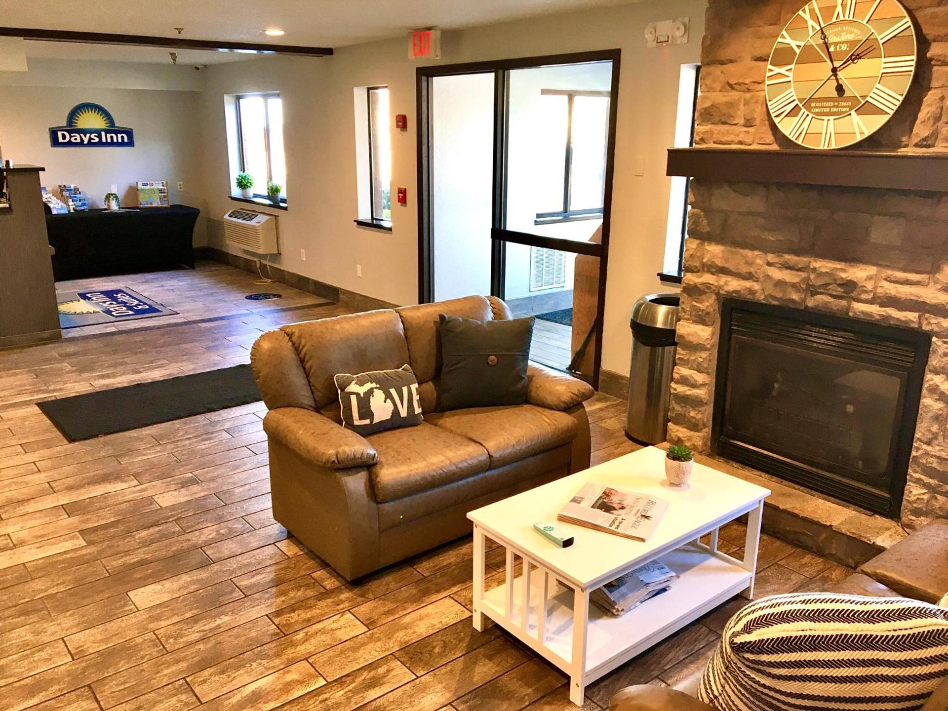 Communal lounge/ TV room