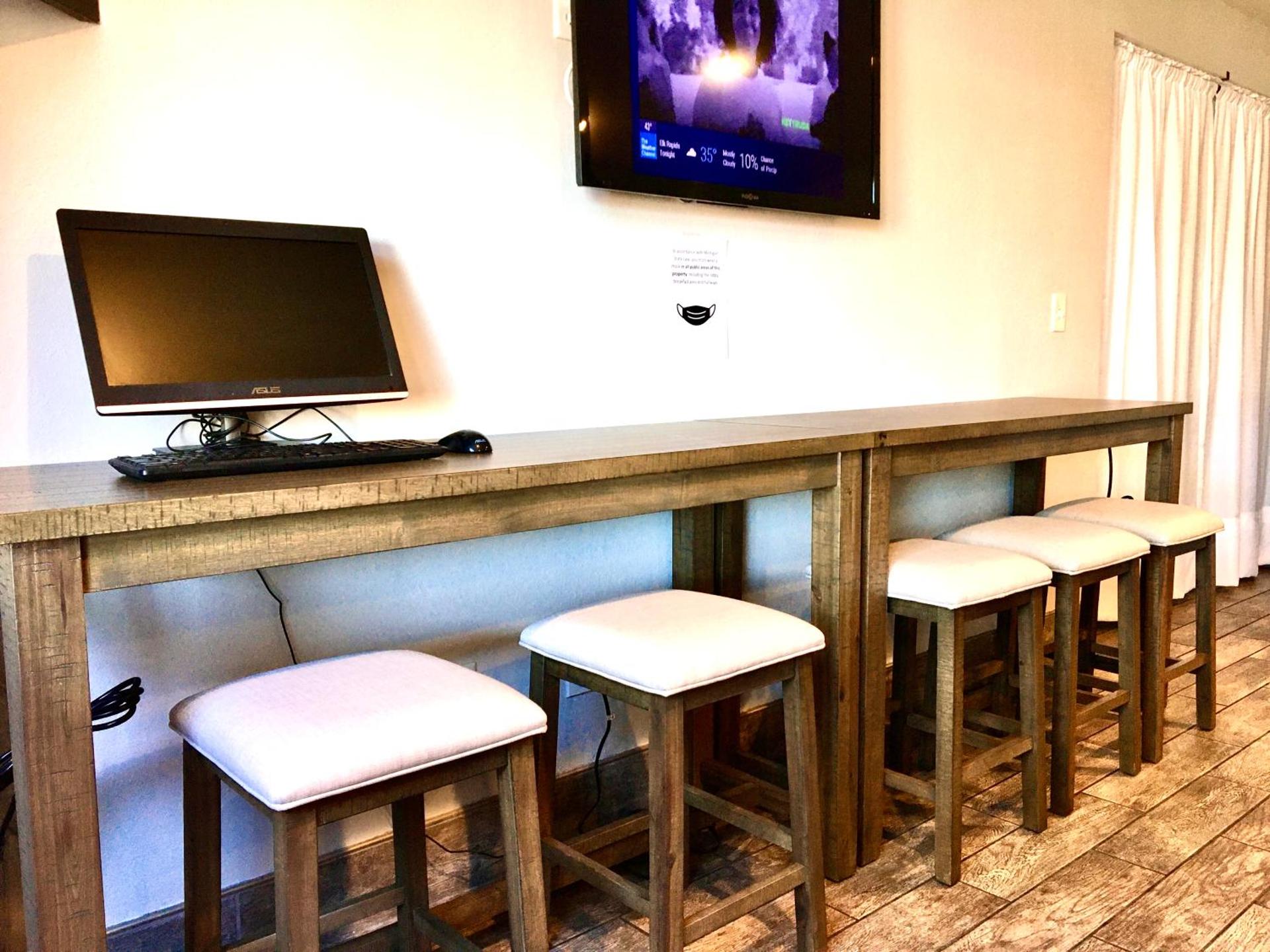 Communal lounge/ TV room