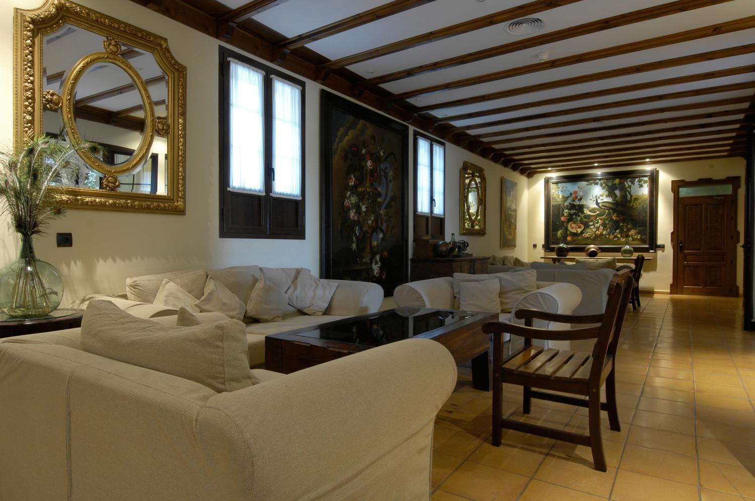 Communal lounge/ TV room