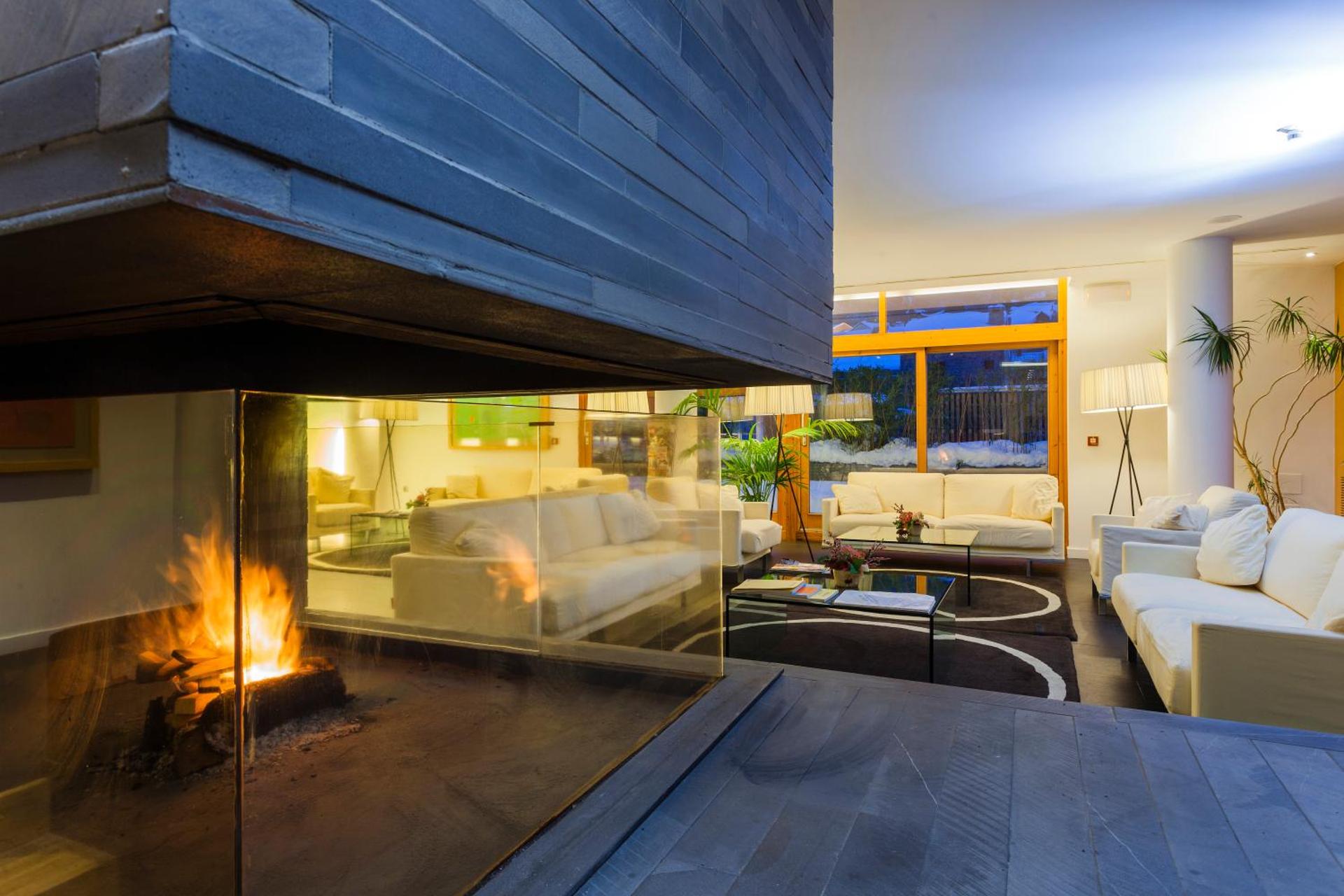 Communal lounge/ TV room