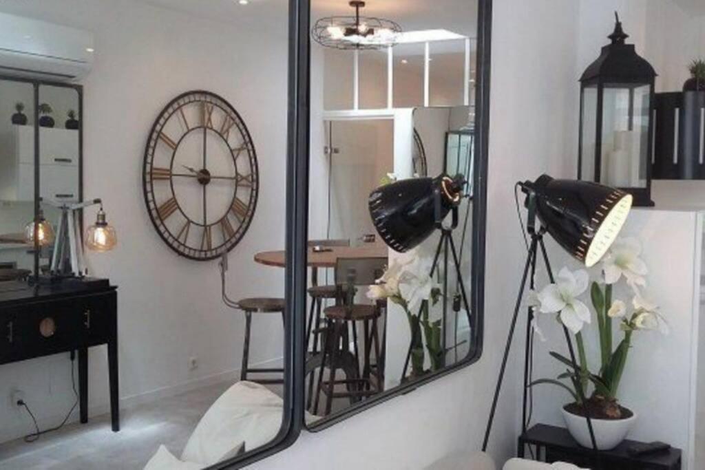 BANDOL Magnifique appartement en RDC cour sans vis à vis 5mn plage