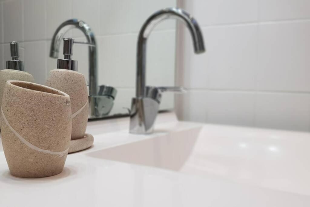 BANDOL Magnifique appartement en RDC cour sans vis à vis 5mn plage