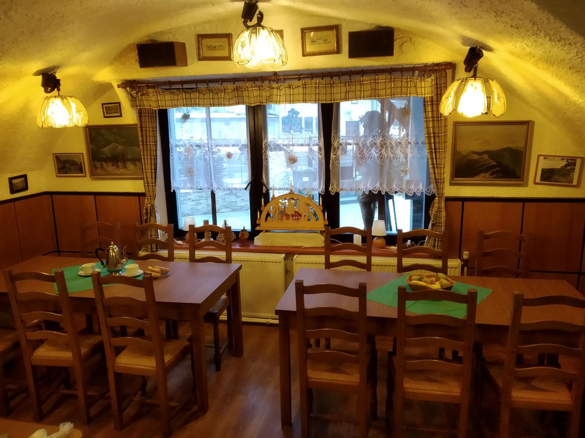 Communal lounge/ TV room