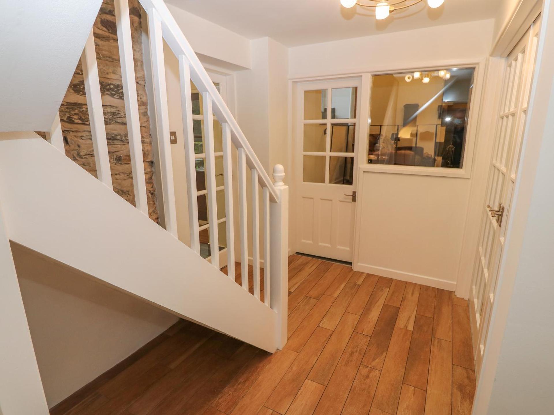 Yr Hen Ysgol, The Old School