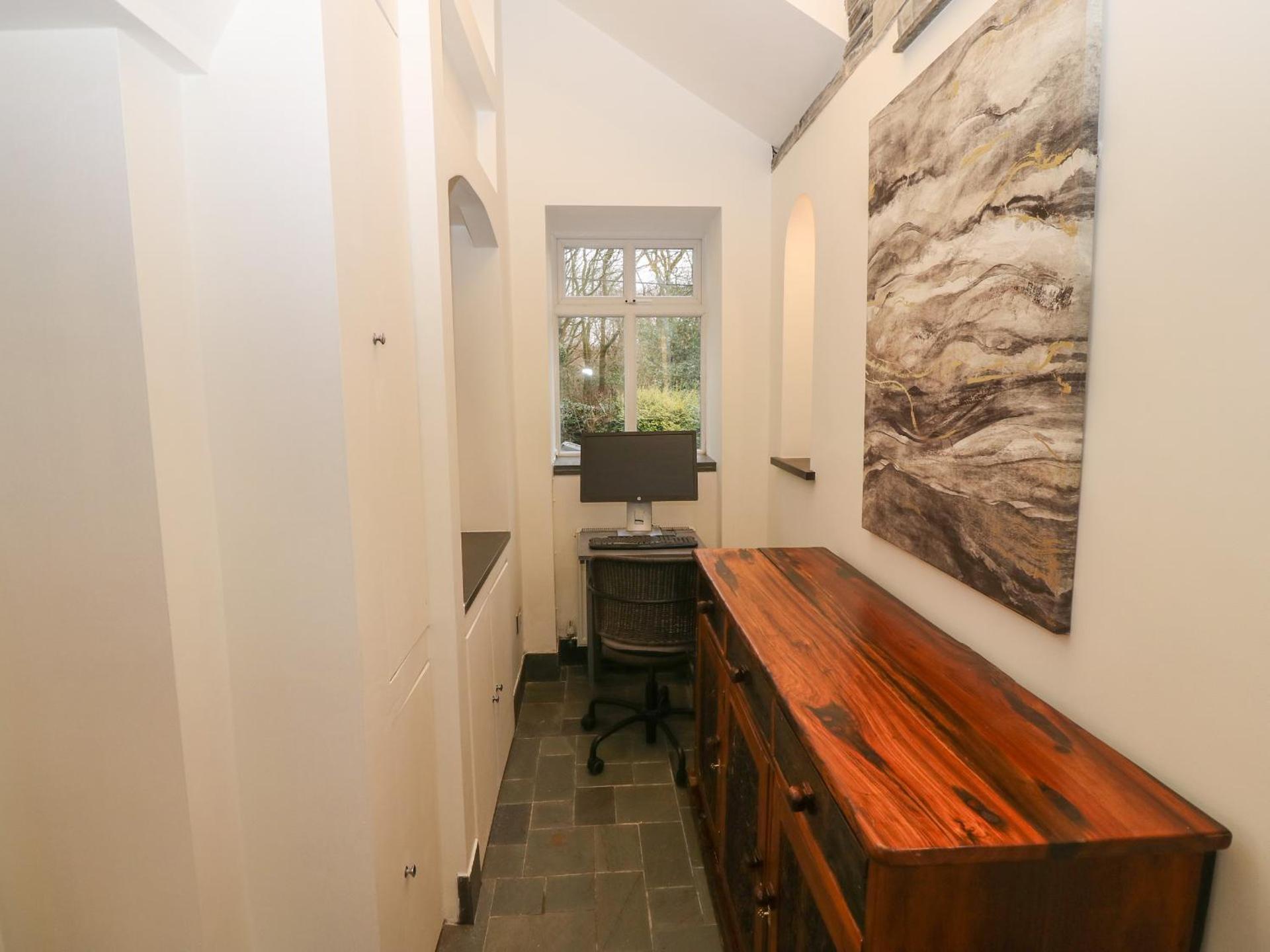 Yr Hen Ysgol, The Old School