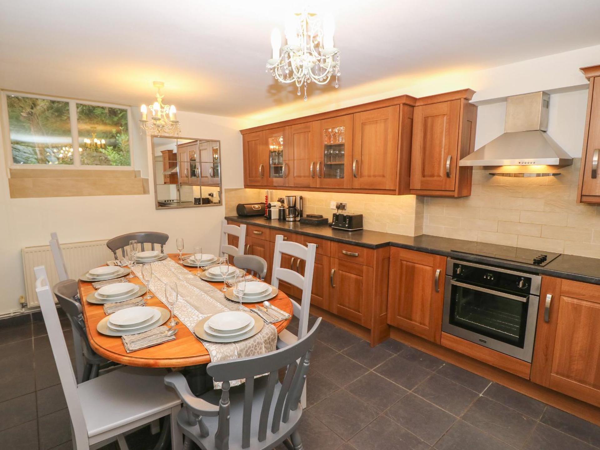 Yr Hen Ysgol, The Old School