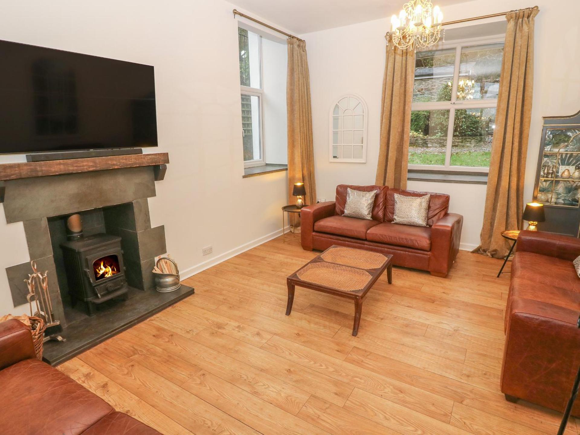 Yr Hen Ysgol, The Old School