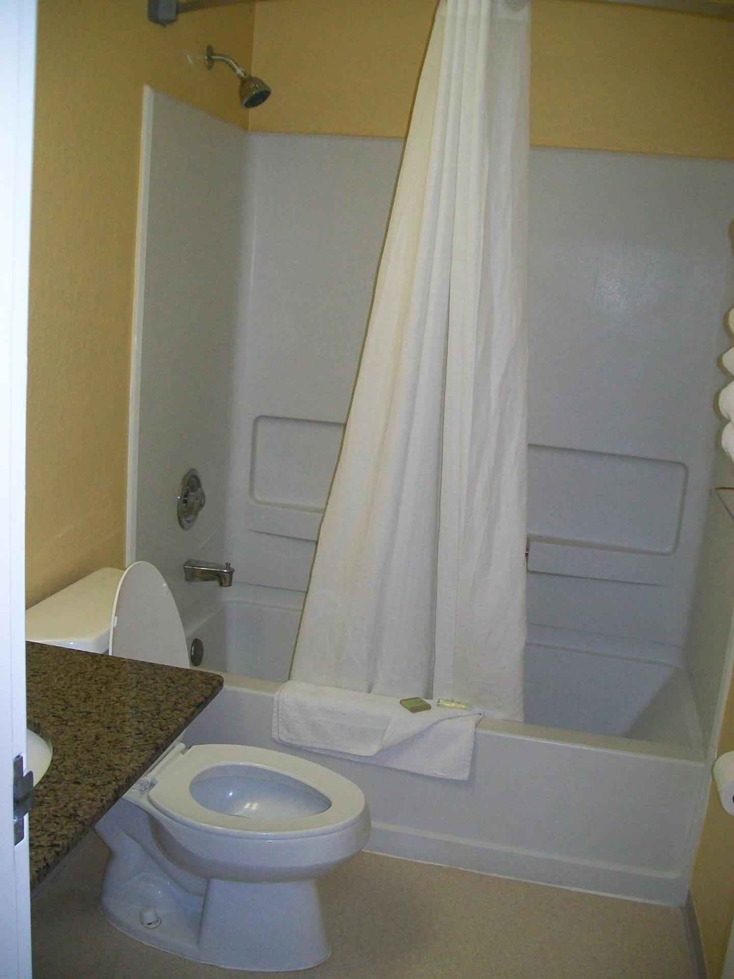 Queen Room - Non-Smoking