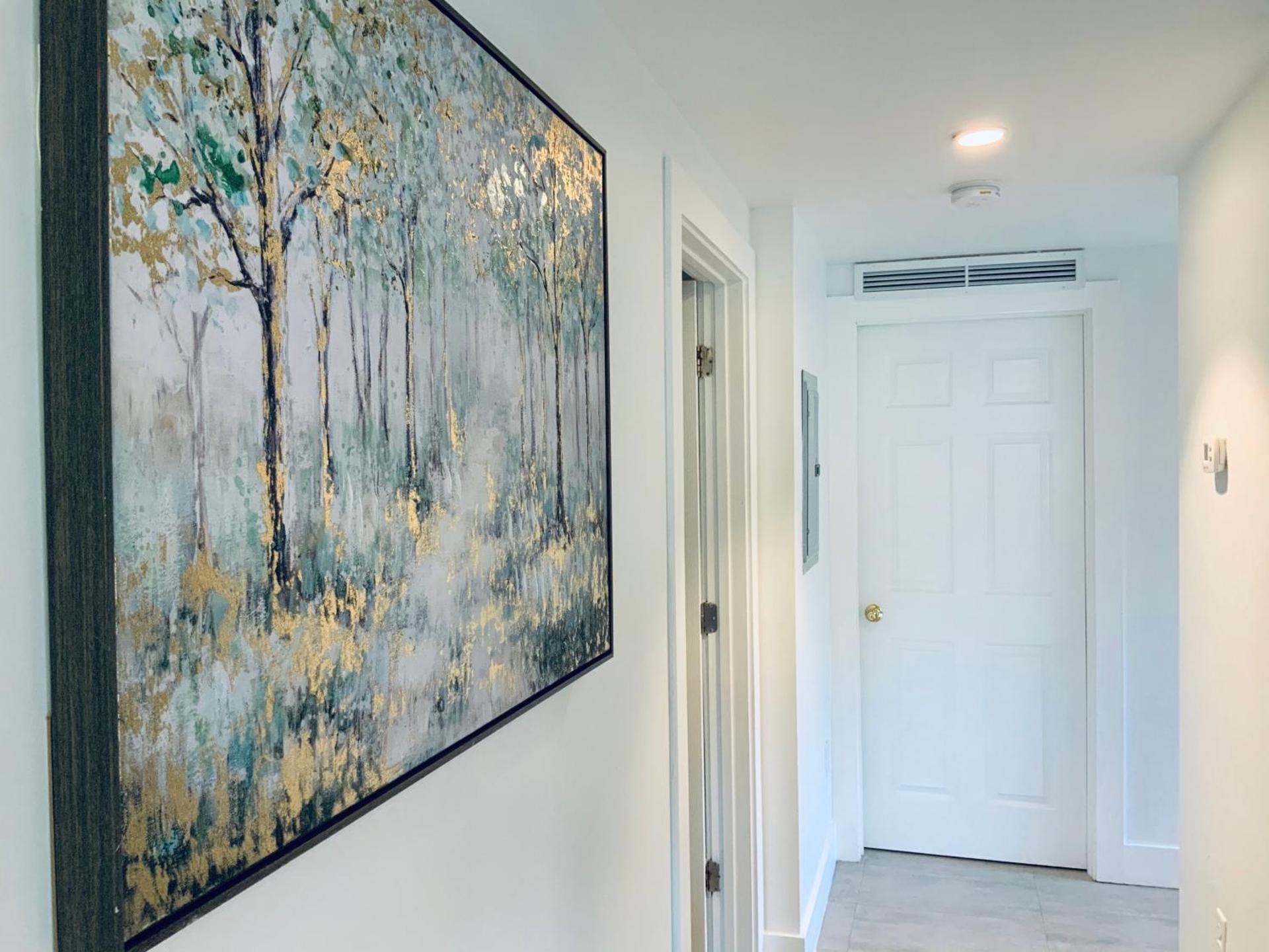 Spacious entire Apartment with Free Parking