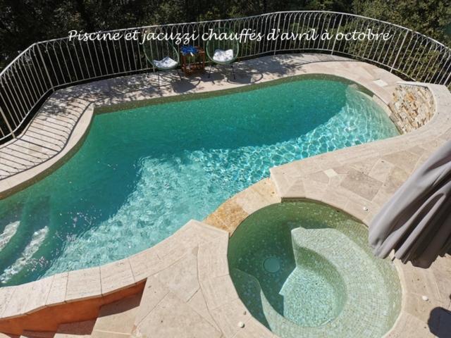 Appart "Pins & parasol", piscine chauffée et bain à remous