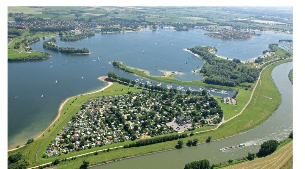 Recreatiepark Jachthaven De Veerstal Lathum - Luxe Chalet