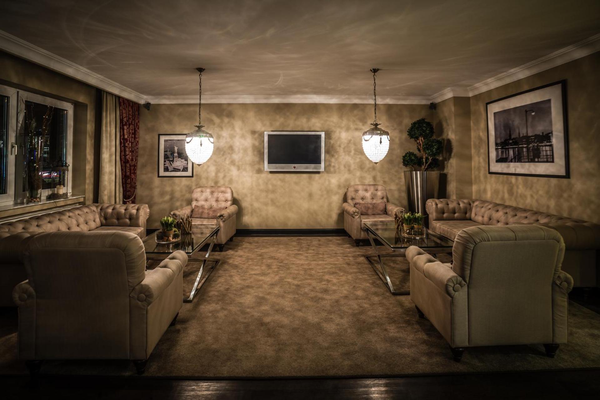 Communal lounge/ TV room