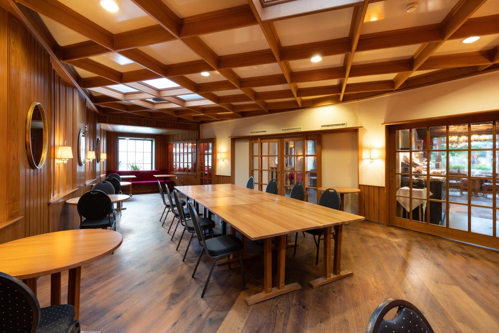 Meeting/conference room