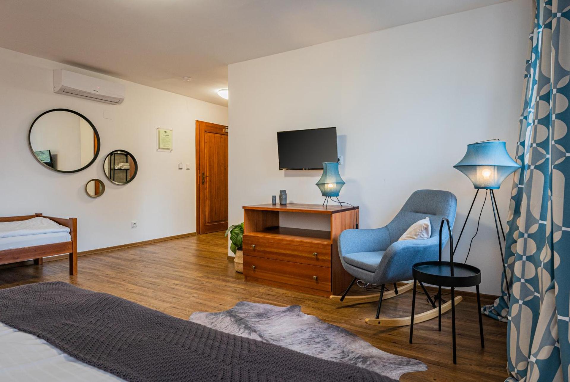 Communal lounge/ TV room