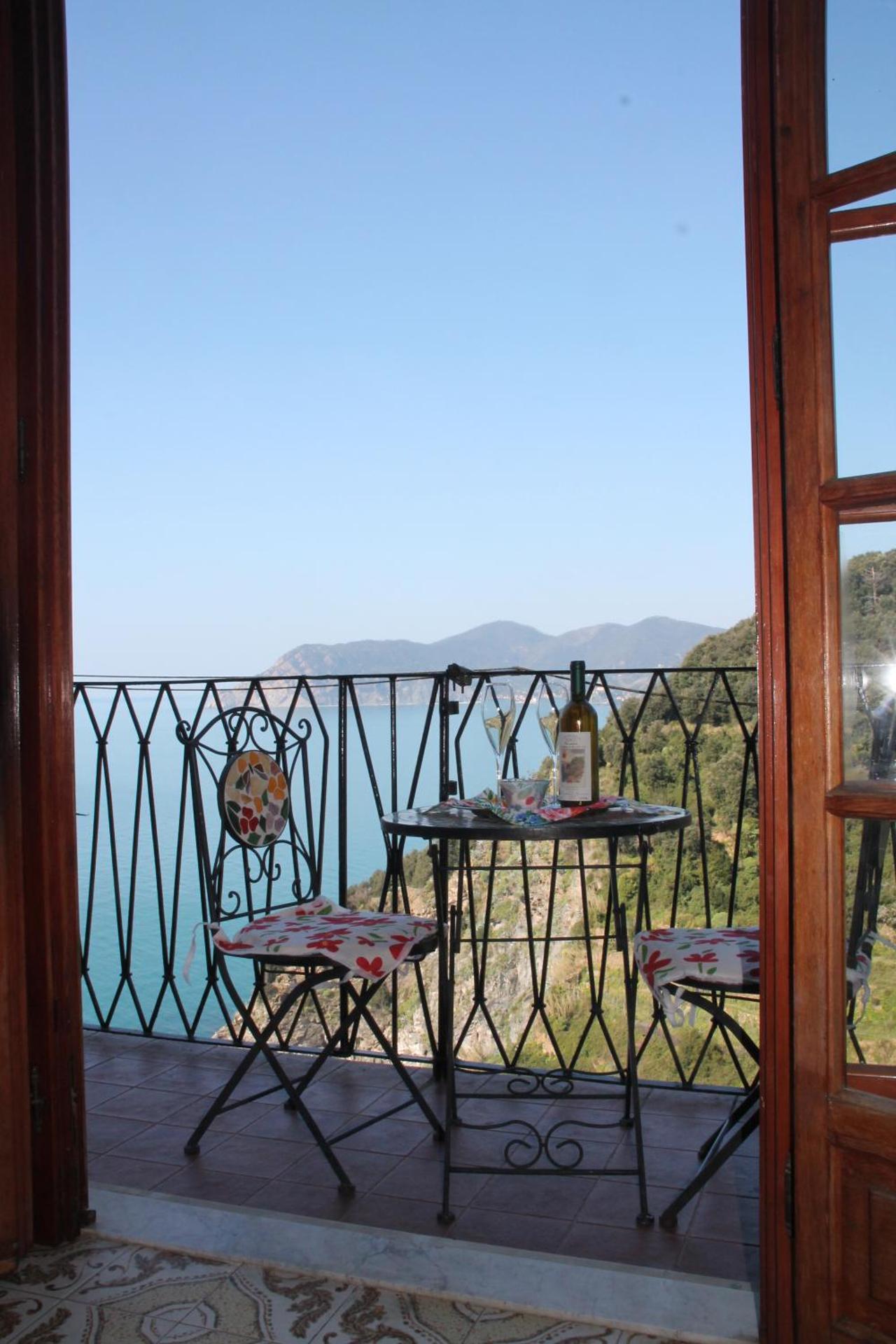 One-Bedroom Apartment with Sea View
