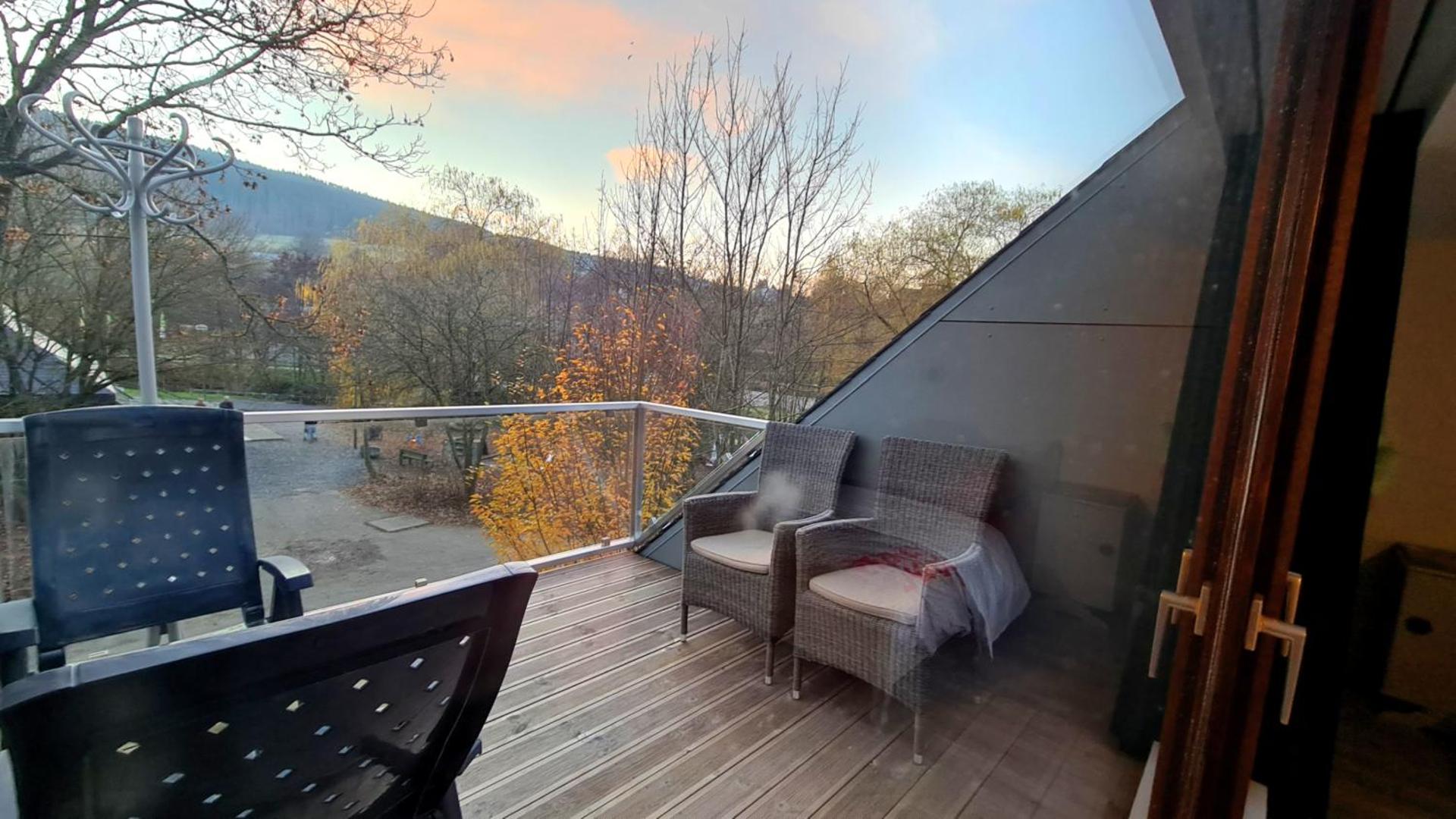 Le Salmoyard, studio au bord du lac à Vielsalm