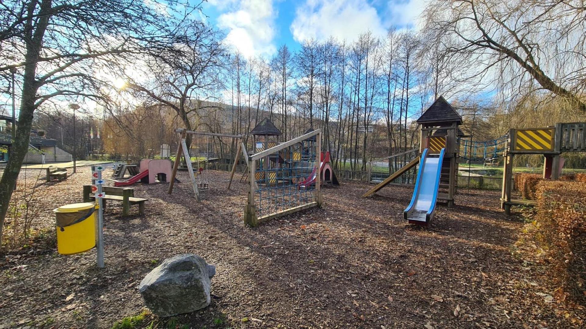 Le Salmoyard, studio au bord du lac à Vielsalm