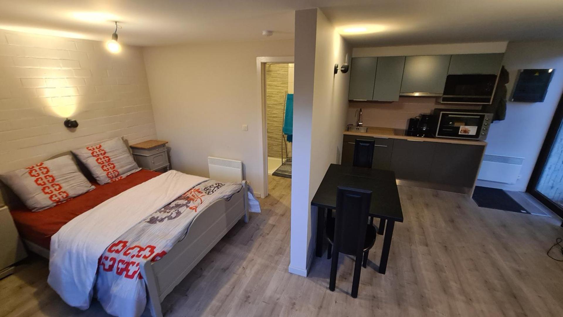 Le Salmoyard, studio au bord du lac à Vielsalm