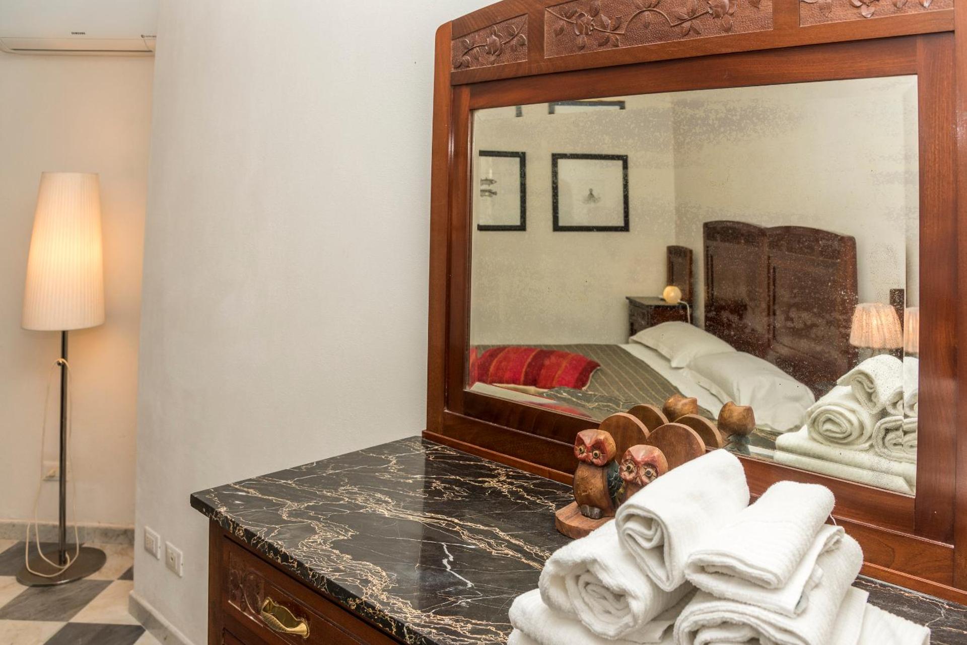 Deluxe Apartment, Via Rollandi 105