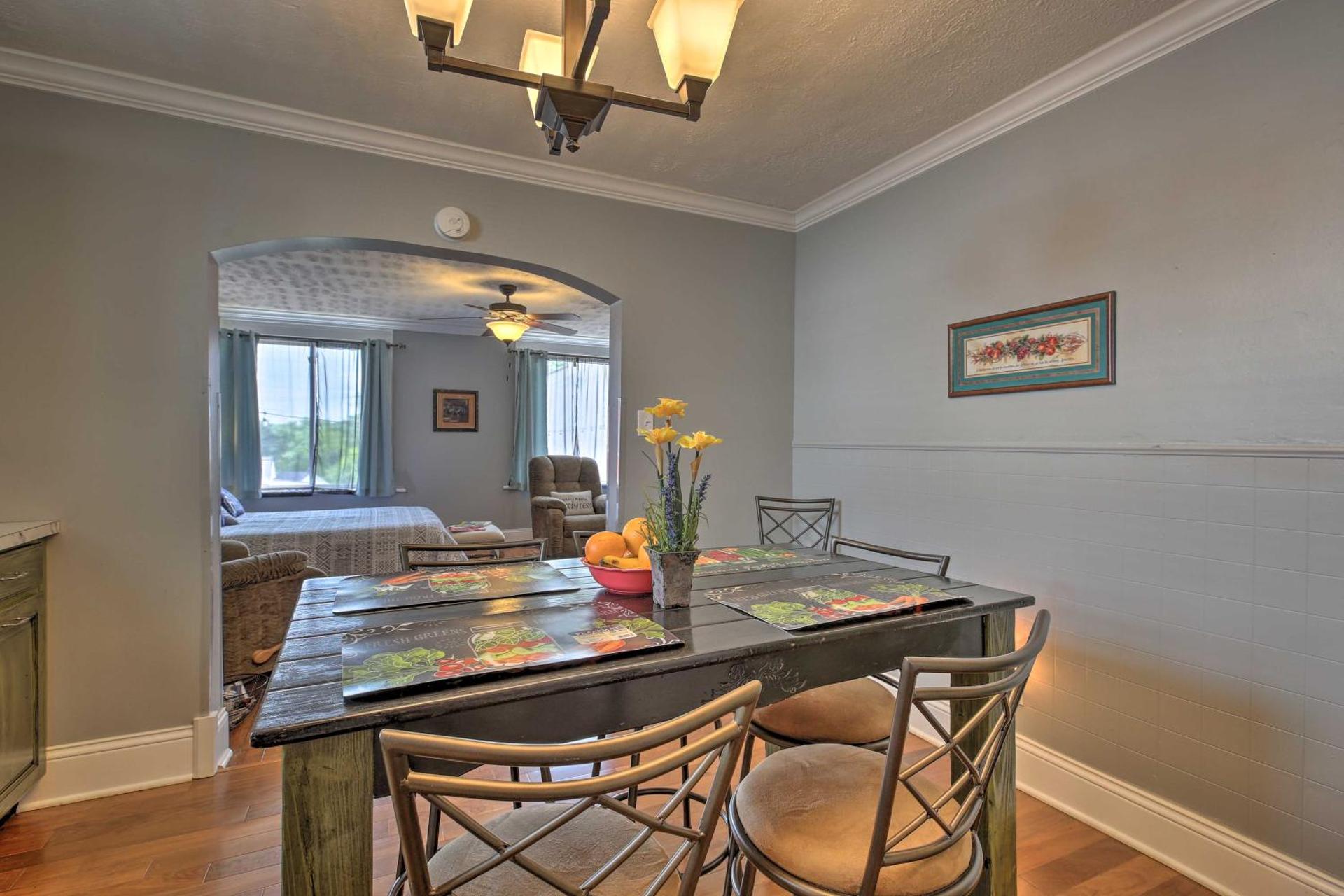 2 Mi to Ark Encounter Updated Williamstown Apt!