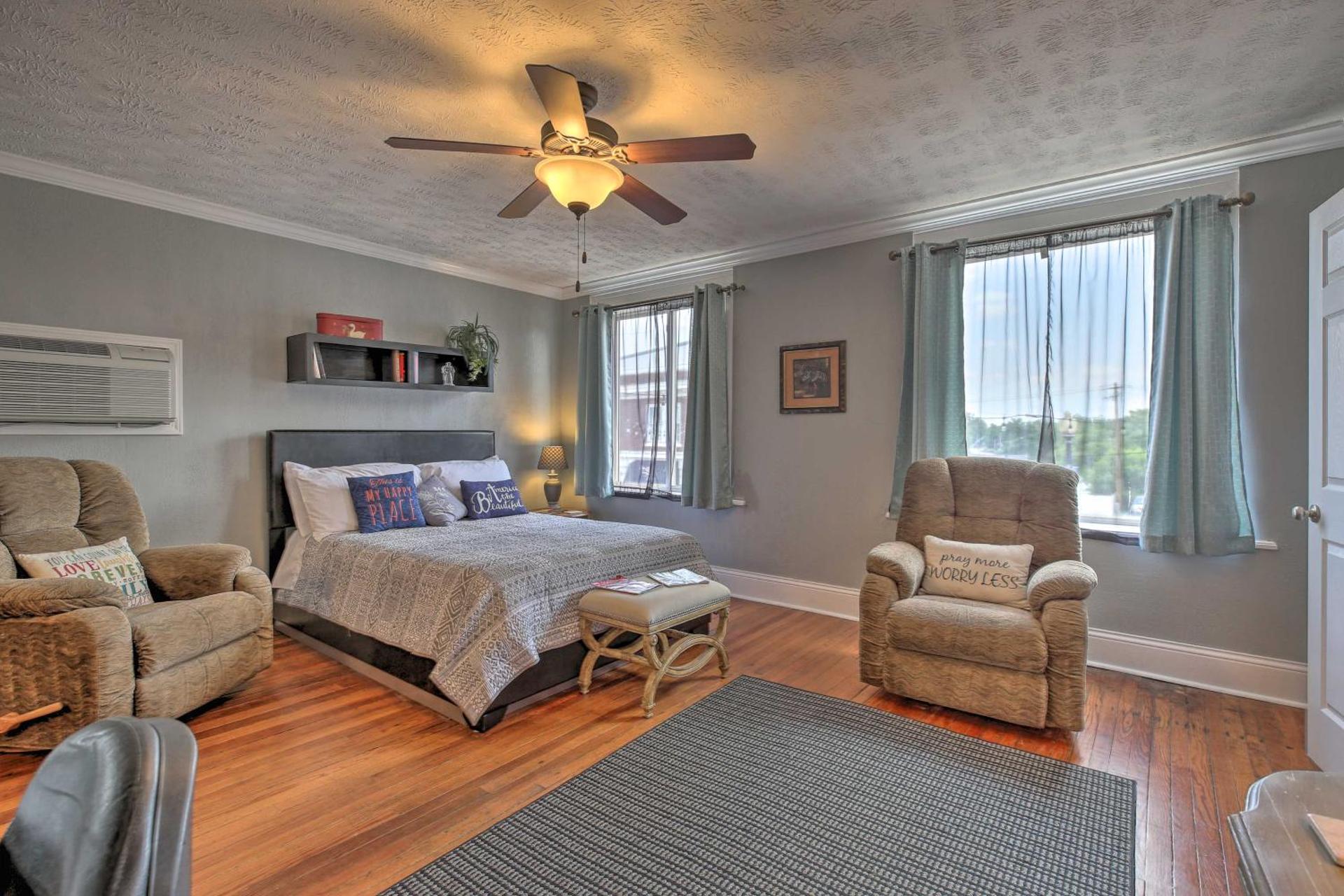 2 Mi to Ark Encounter Updated Williamstown Apt!