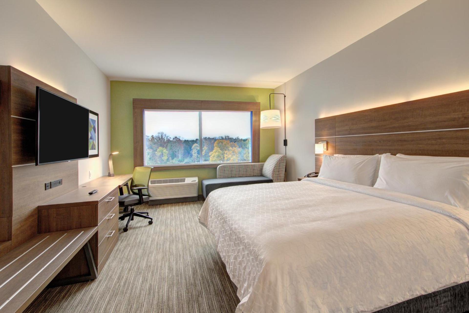 Holiday Inn Express & Suites Charlotte Southwest by IHG