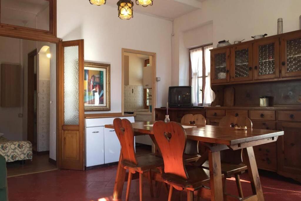 Nel set di piccolo mondo antico Villa Viola