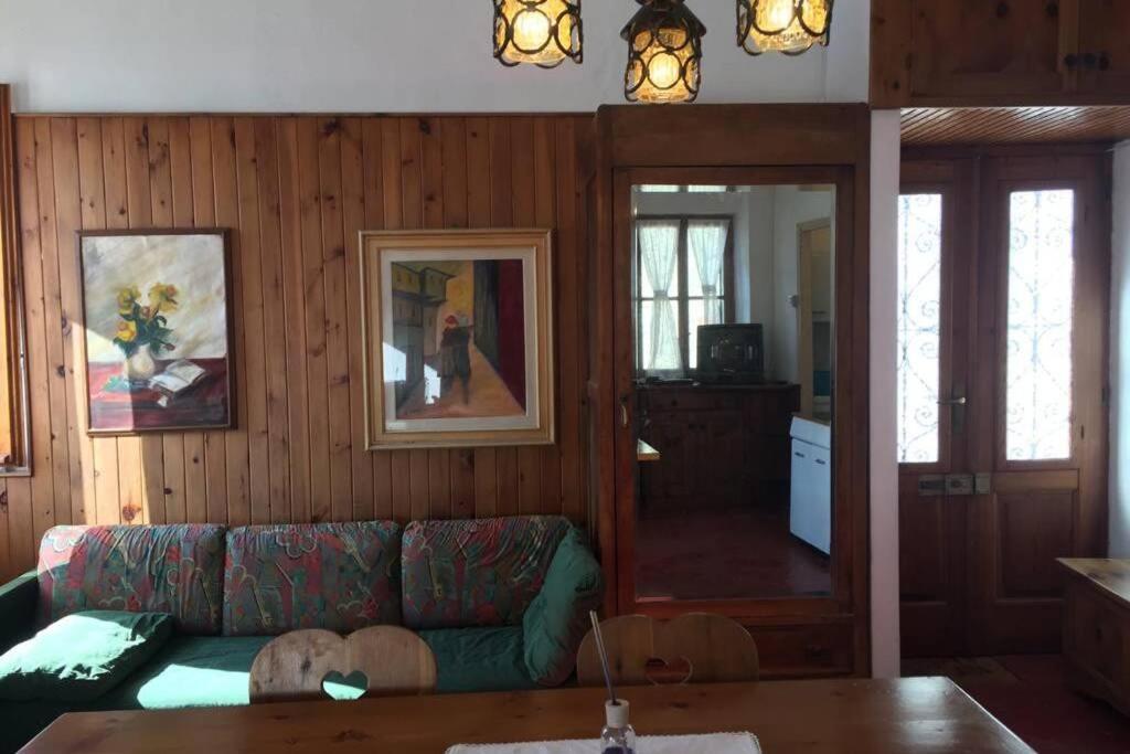 Nel set di piccolo mondo antico Villa Viola