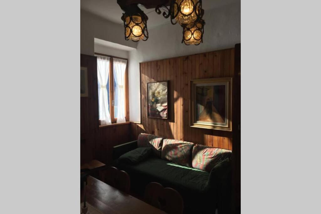 Nel set di piccolo mondo antico Villa Viola