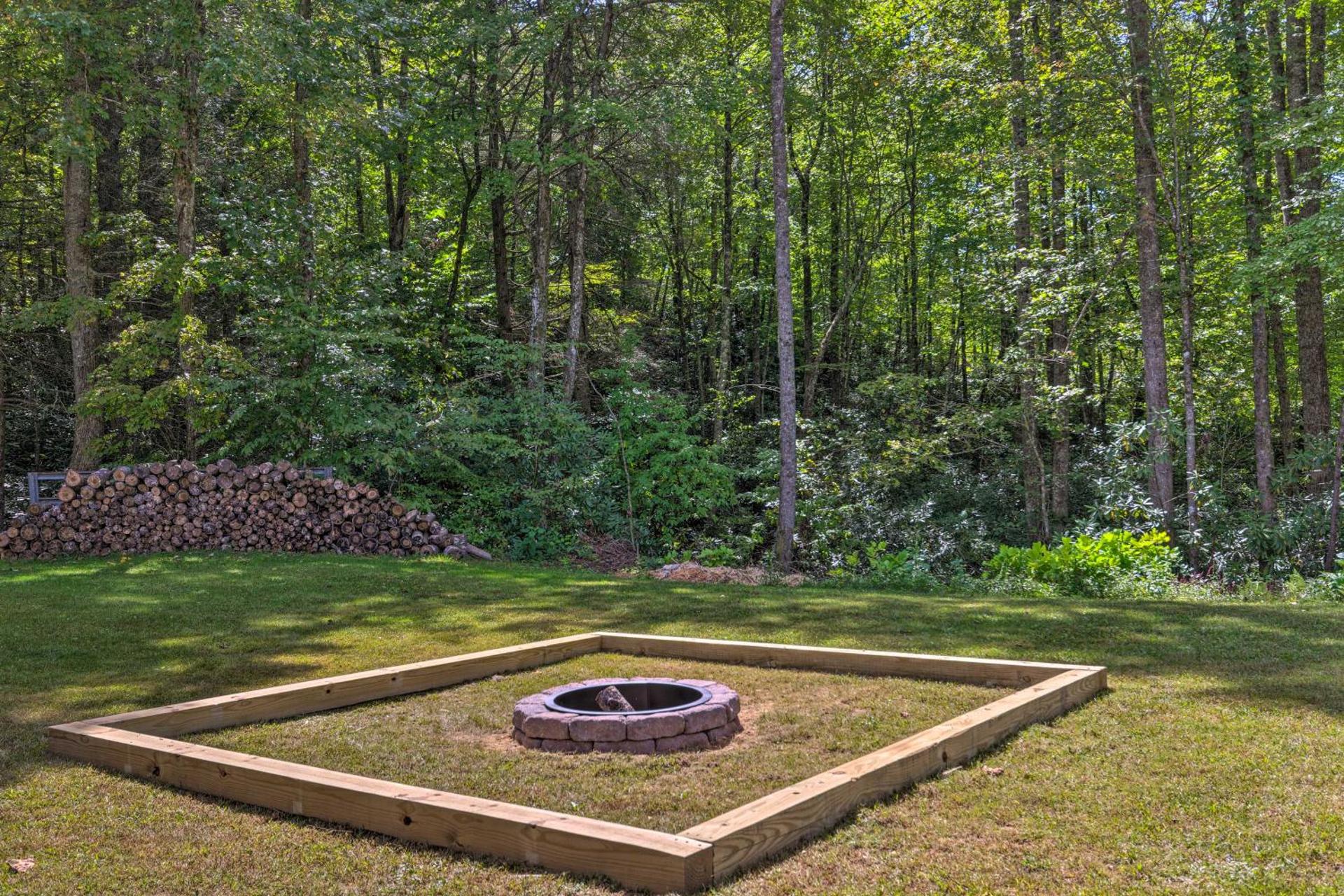 Quaint Mtn Cabin Tiny Living Near Big Adventure