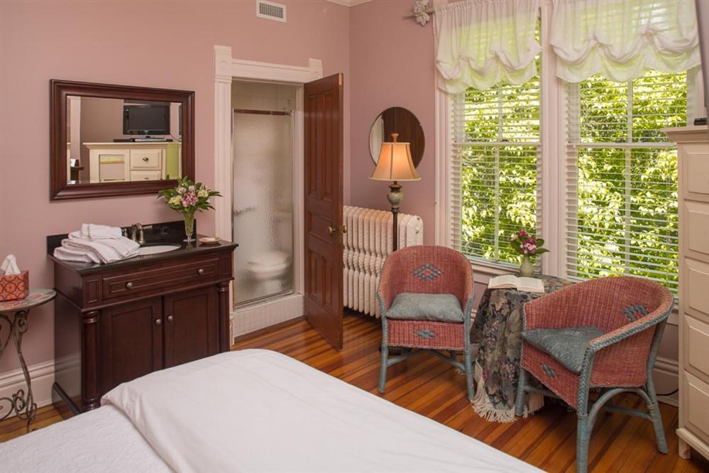 Double Room with Private Bathroom