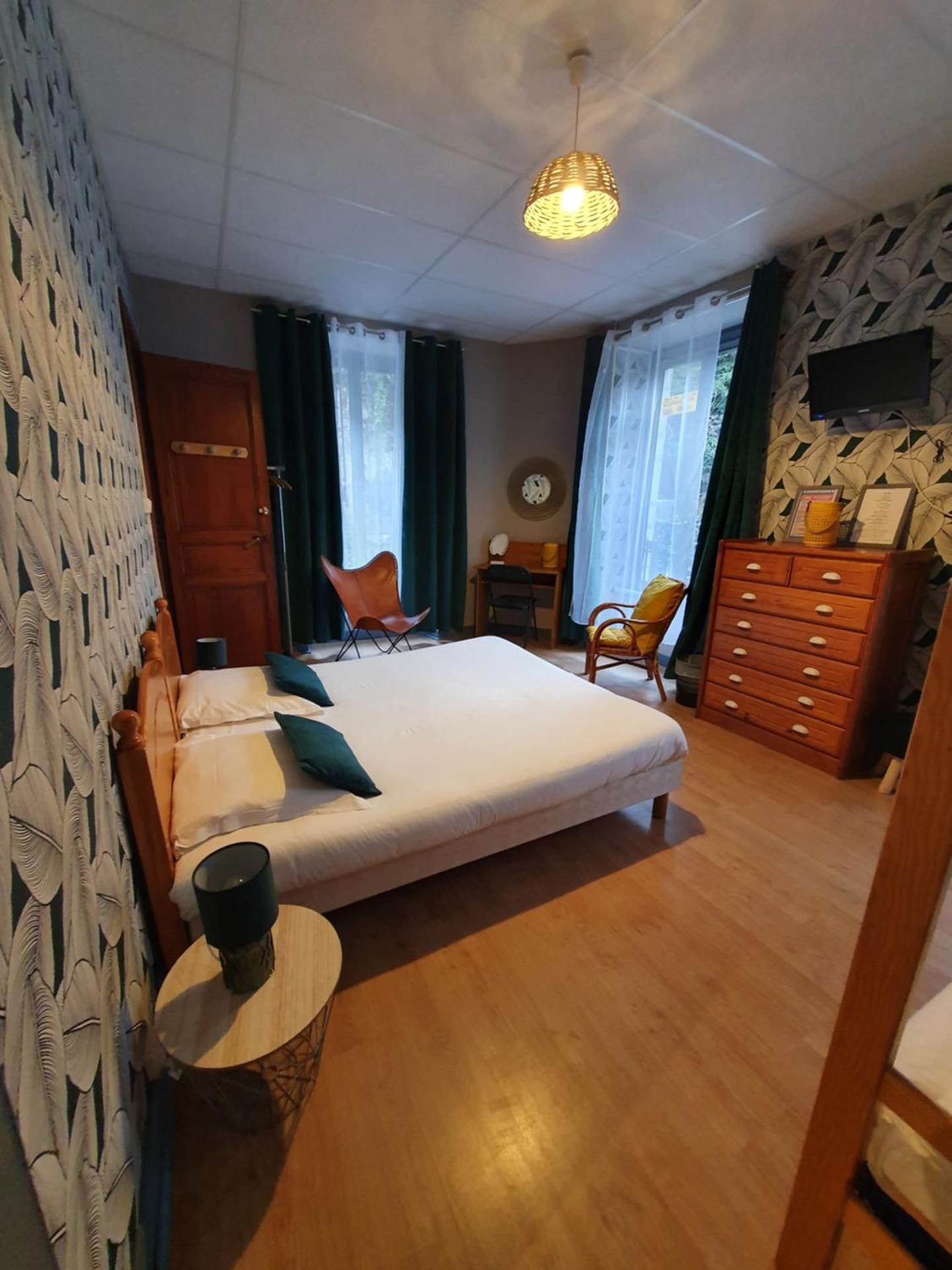 Family Room with Garden View