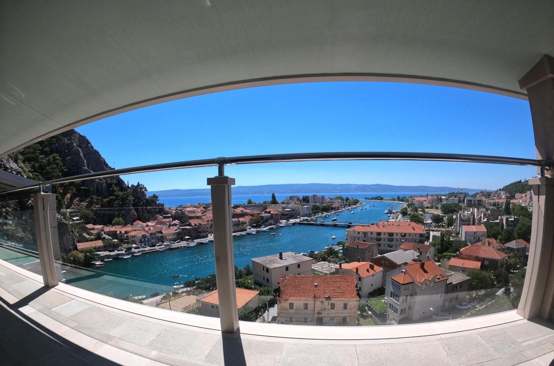 Superior Double Room with Balcony and Sea View