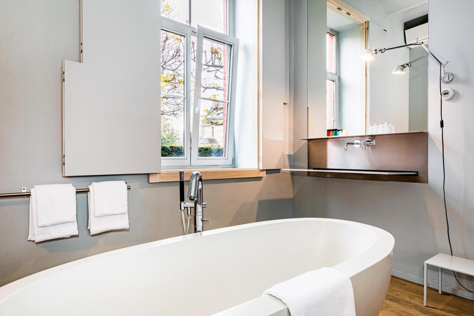 Standard room with bath in coach house 2p.