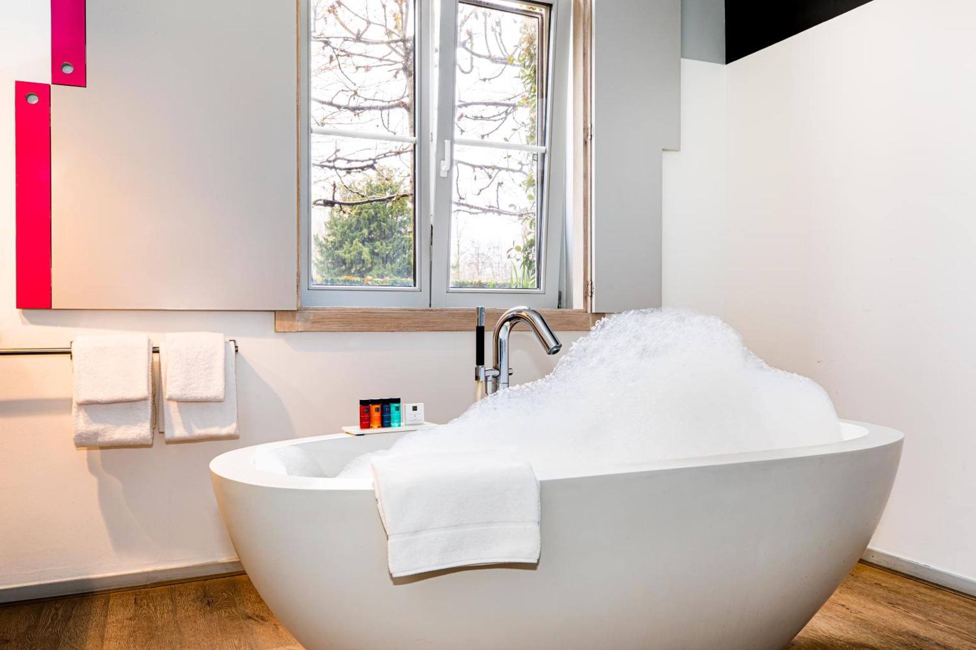 Standard room with bath in coach house 2p.