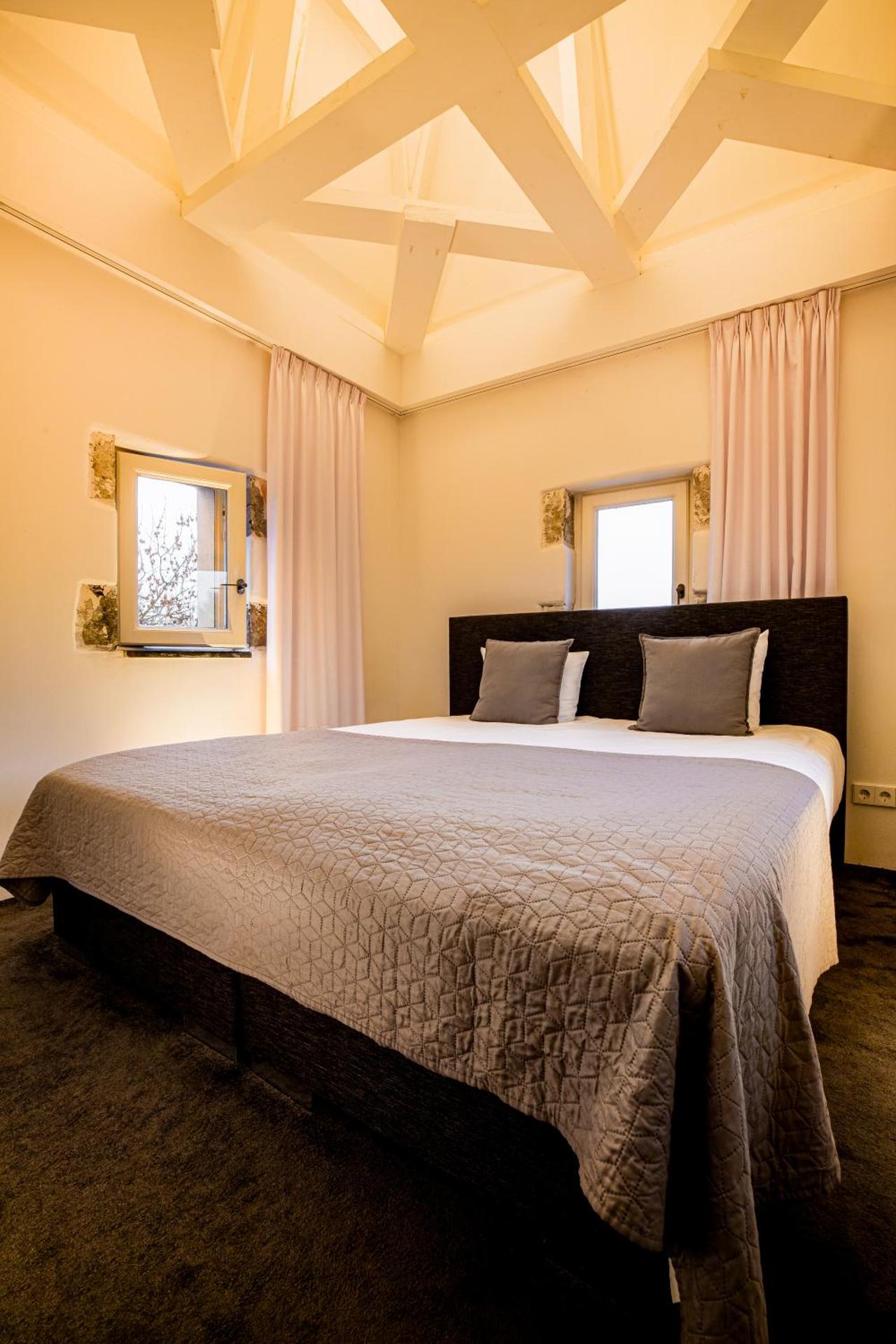 Studio with shower in castle 2-4p.