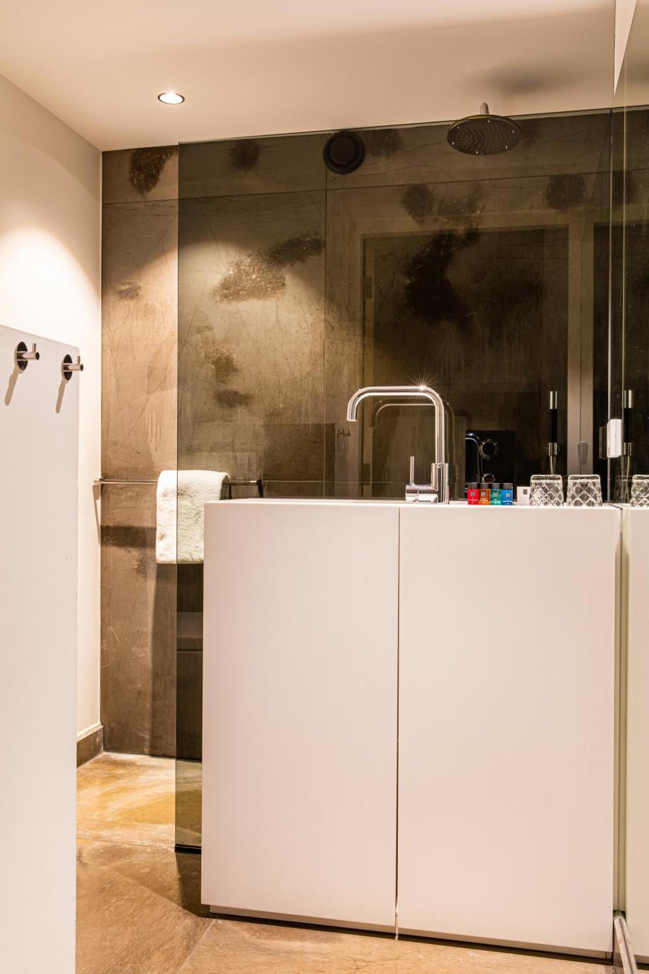 Studio with shower in castle 2-4p.