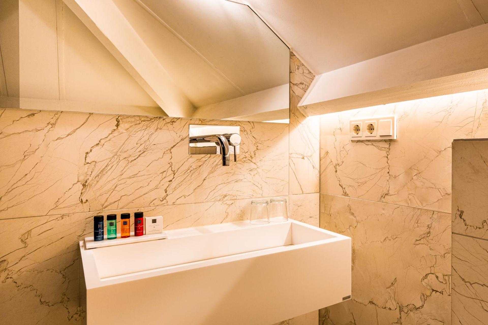 Apartment with shower in coach house 2p.