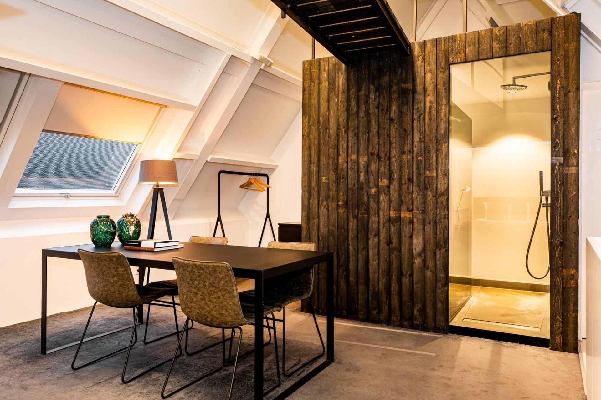 Studio with shower in castle 2-4p.