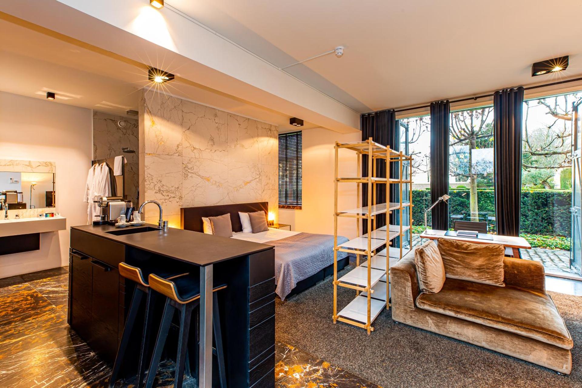 Studio with shower in coach house 2p.