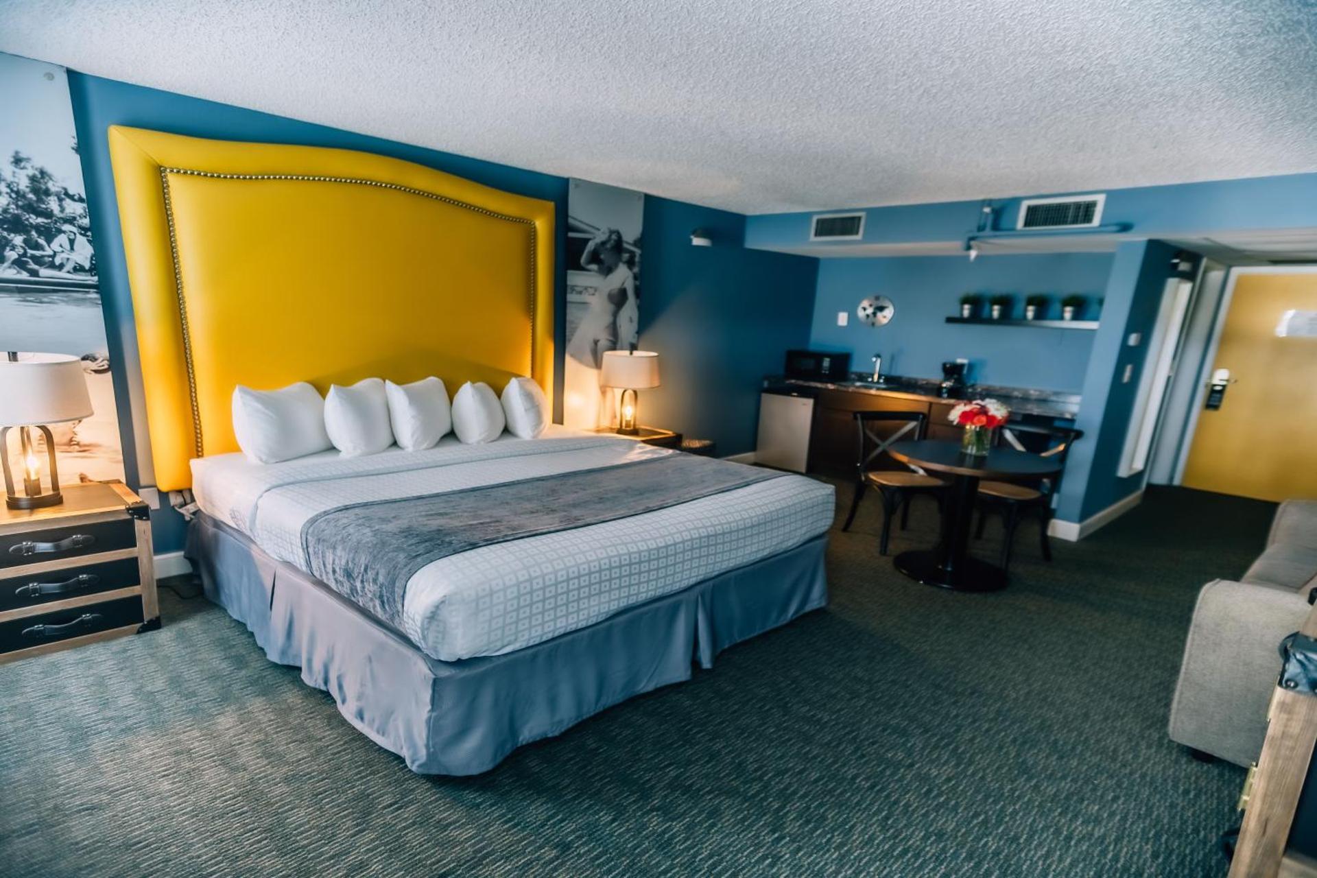 Hollander Hotel - Downtown St. Petersburg