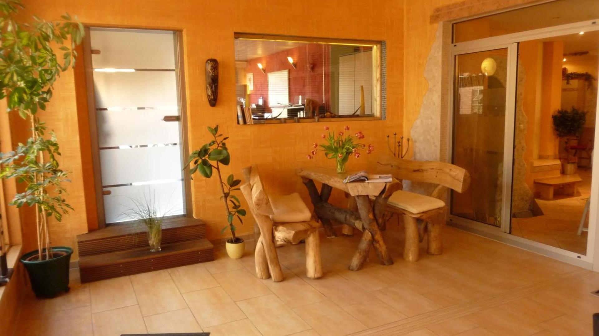 Communal lounge/ TV room