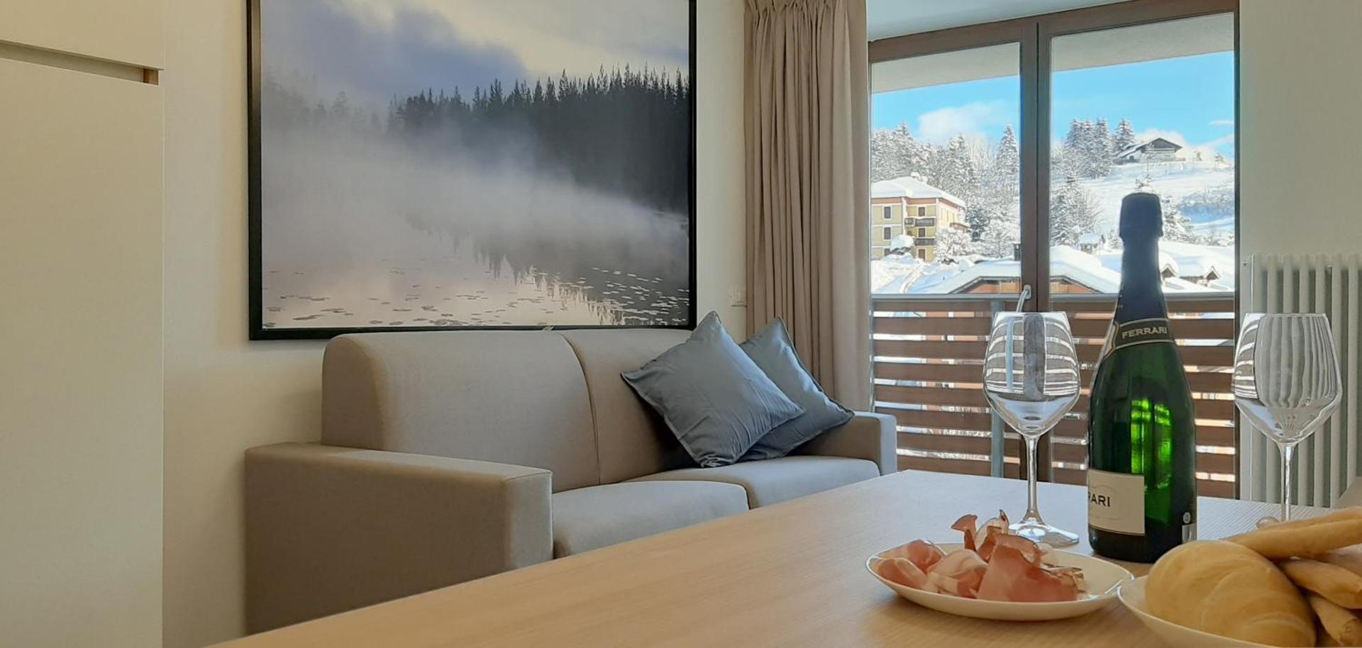 Apartment with Mountain View