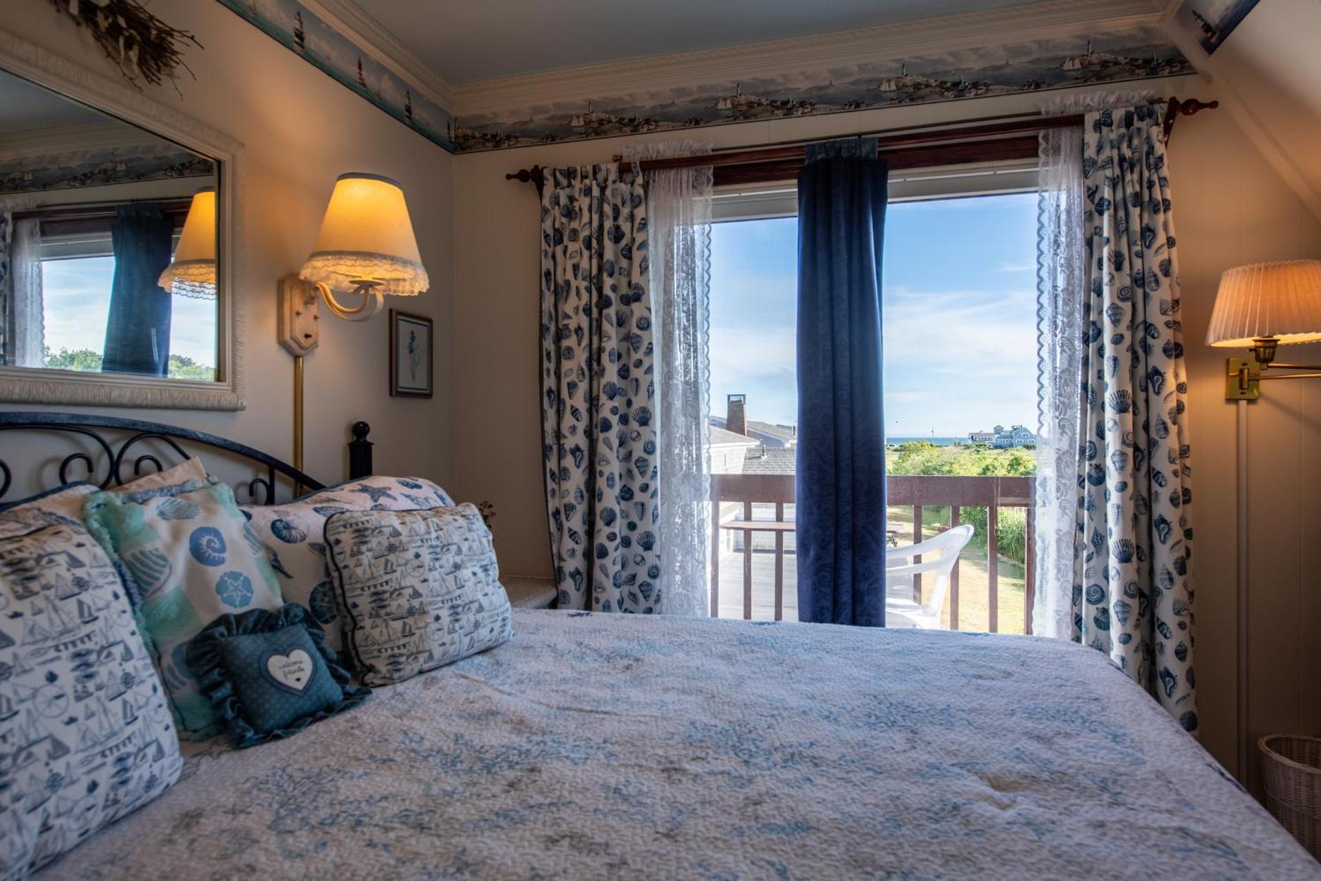 A Cape Cod Ocean Manor Inn