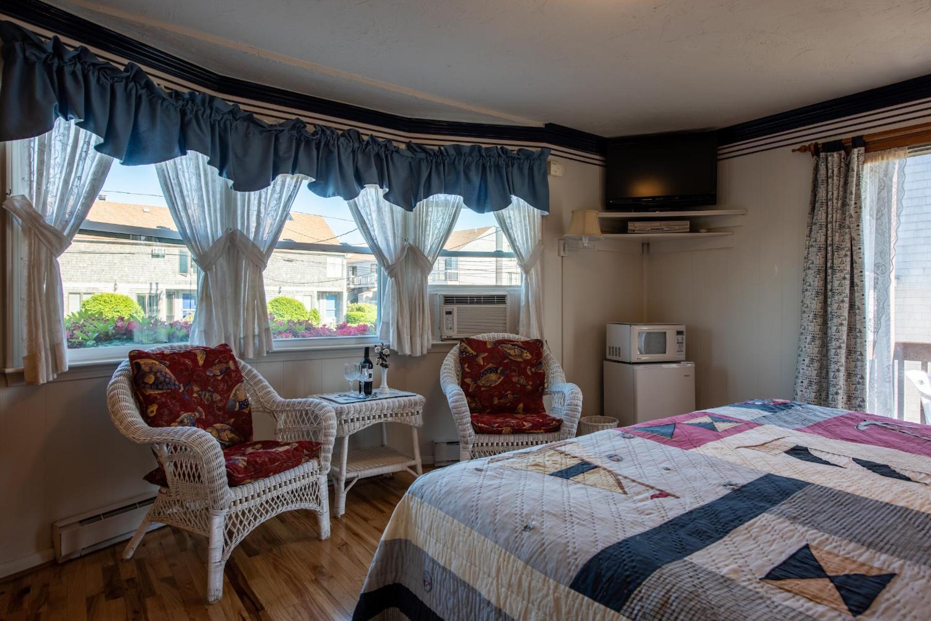 A Cape Cod Ocean Manor Inn